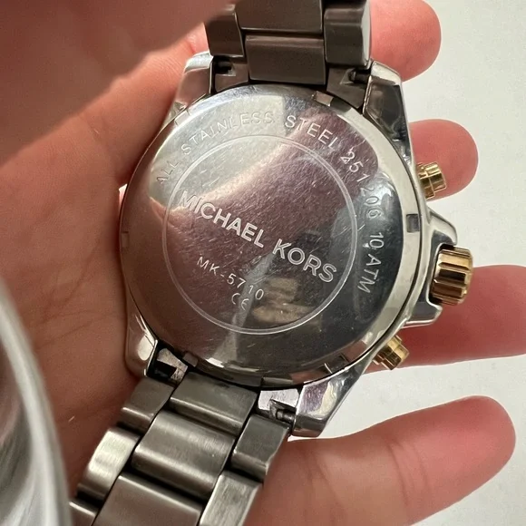 🎀Michael Kors oversized unisex watch model MK5710 really good used condition🎀